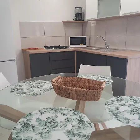 Apartman S Dvije Spavace Sobe Banjole