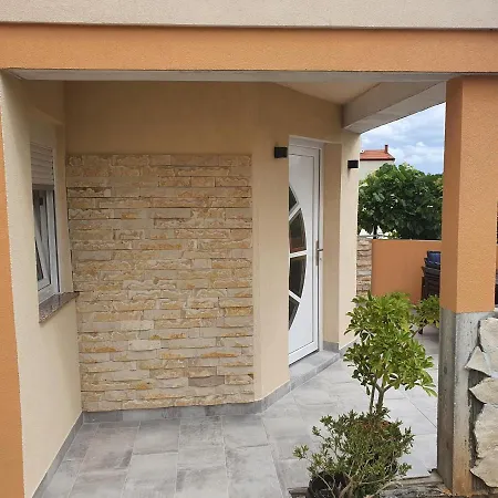 Apartman S Dvije Spavace Sobe *