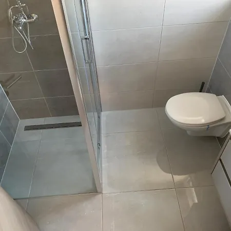 Apartman S Dvije Spavace Sobe *
