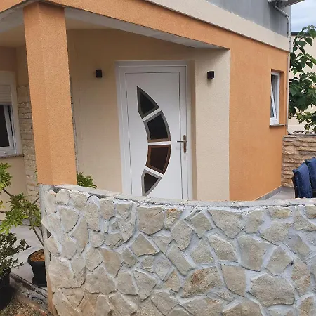Apartment Apartman S Dvije Spavace Sobe *