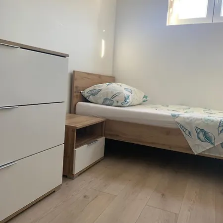 Apartment Apartman S Dvije Spavace Sobe Banjole