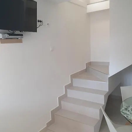 Apartman S Dvije Spavace Sobe *